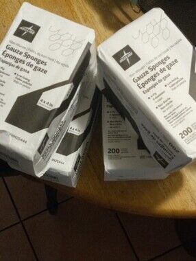 Medline White Gauze Sponges 4x4 in - Pack of 200 Brand New.